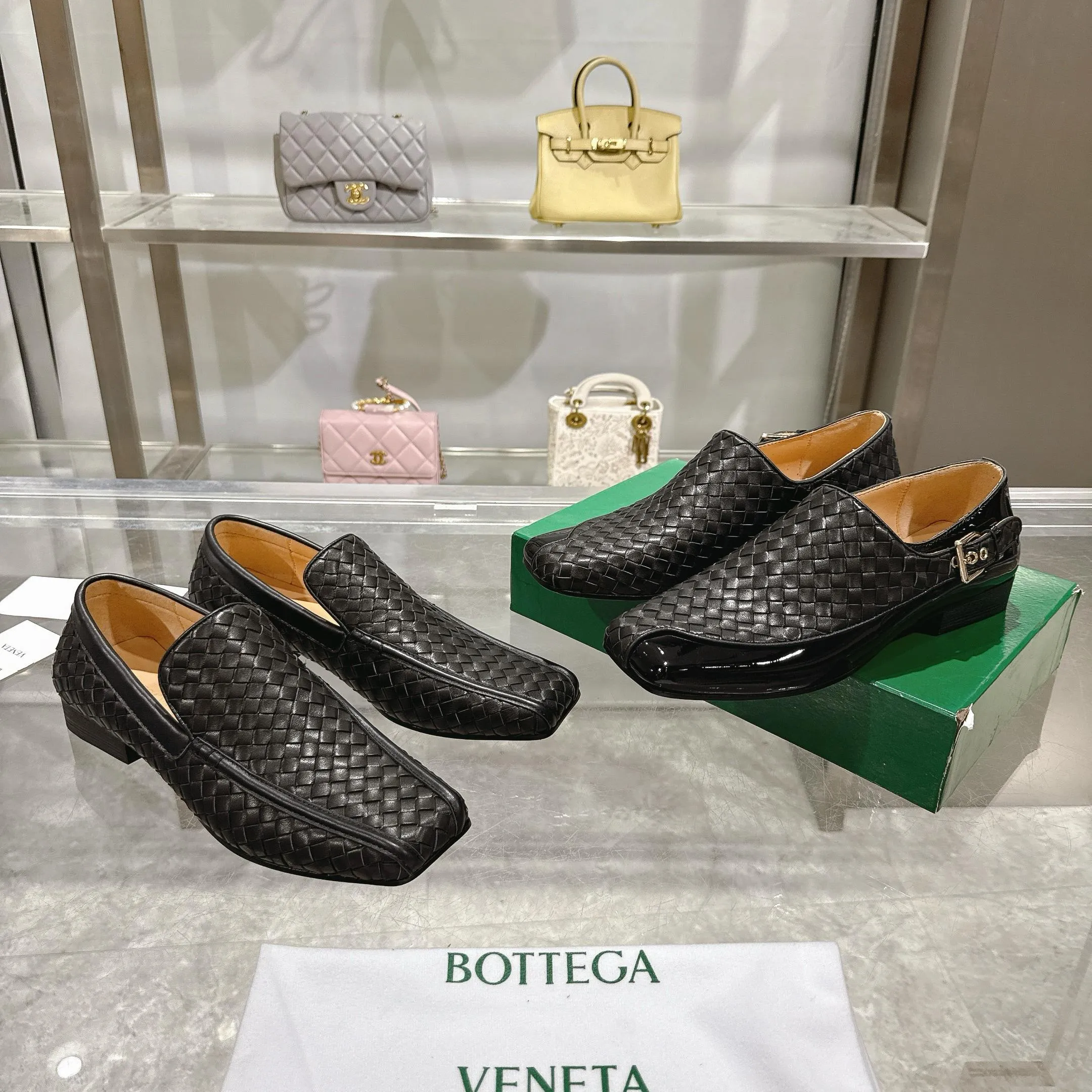 [BV] Top P: 860💰 Couple model, Size: Women 35-39, Men 39--44 (Female 40.41. Men 38. 45, non-refundable) Bottega Veneta 2025 Autumn Counter Synchronous Couple Model Bottega Veneta square-toe low-heeled shoes woven from mixed-breed sheep! Patent leather matching! Low-key luxury and solid color! Leather outsole! [Rose][Rose]! Purely hand-woven and operated, the original board is reproduced one-to-one! quality assurance!
